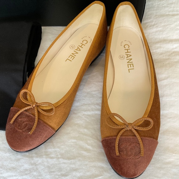 Chanel Cambon Ballet Flats - Picture 2 of 5